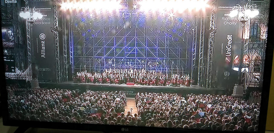 Piazza Duomo Milano Orchestra Fliarmonica La Scala