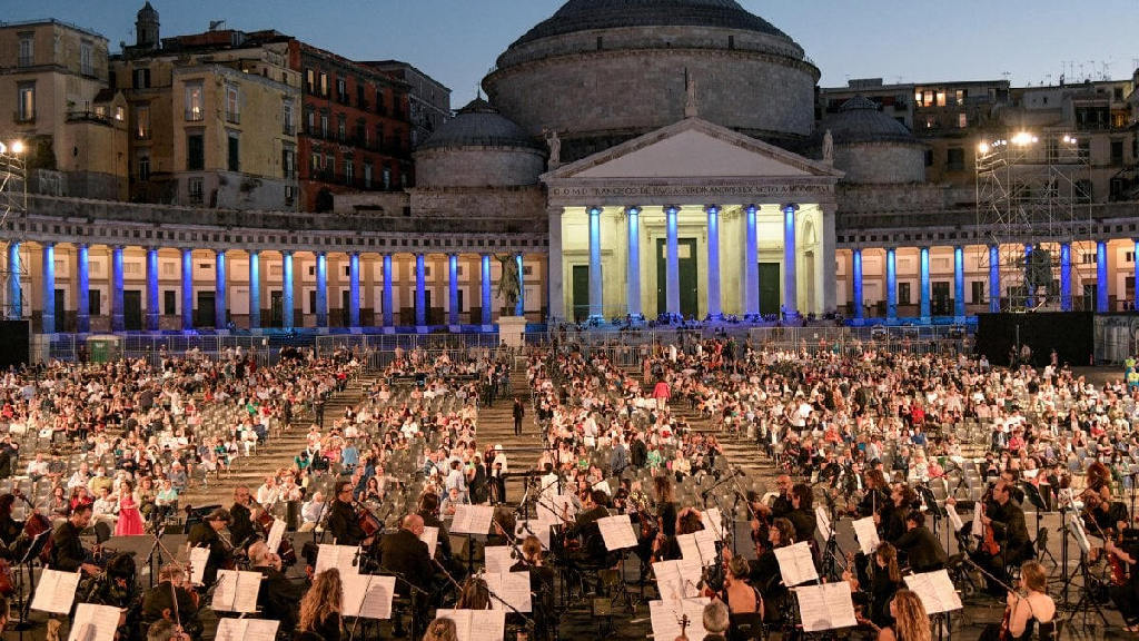 Teatro San Carlo Piazza Del Plebiscito