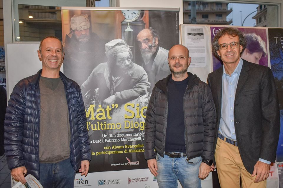 Fabrizio e Antonio al Nuovo Cinema Aquila con Fabrizio Ferrari, direttore artistico del RIFF, e il roll up di Cartongraf del film, Roma 16-11-2019