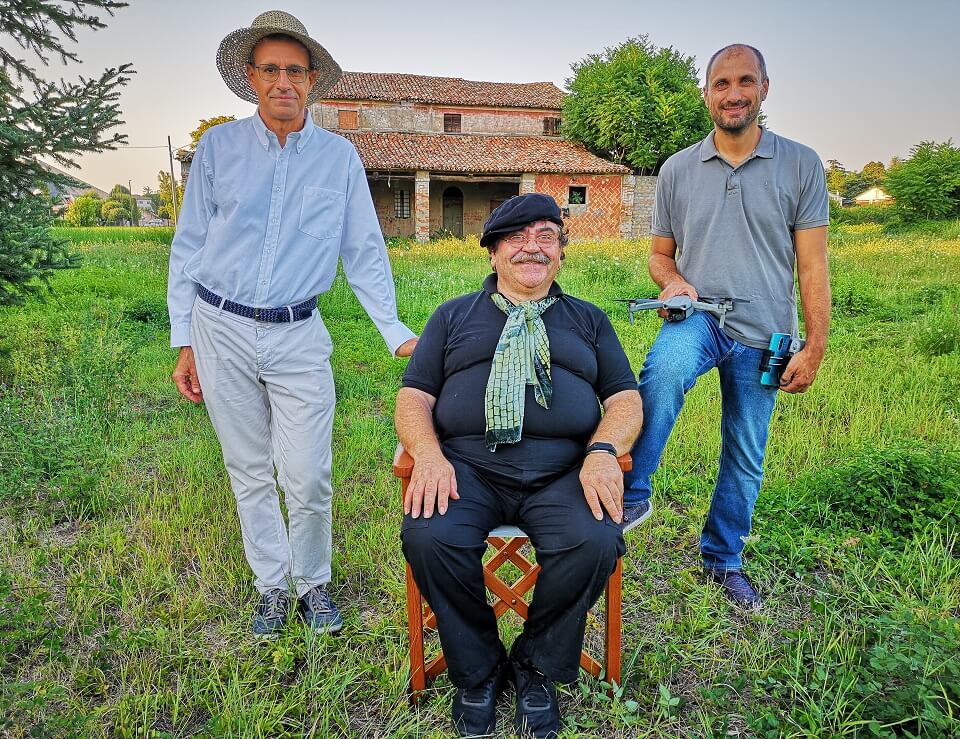 Con Alvaro Evangelisti e Nicola Filippi durante le riprese del cortometraggio La campagna per il concorso di video Piero Chiara, agosto 2020