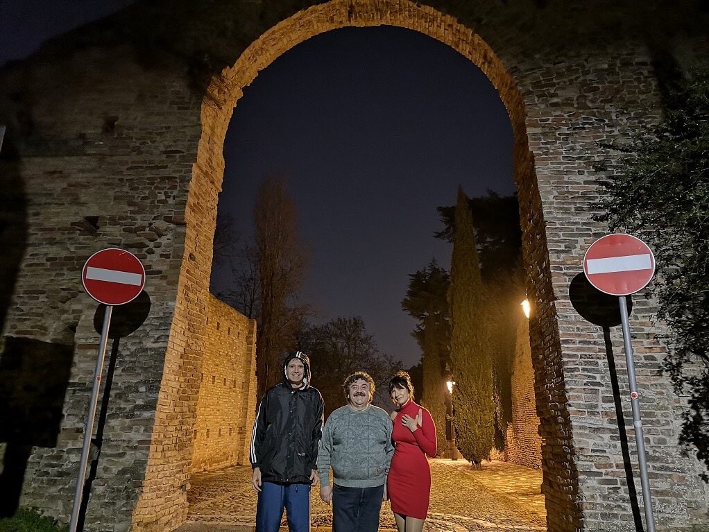 Fine riprese del cortometraggio ReaL Window: Fabrizio Marcheselli, Alvaro Evangelisti, Monica Filippi e la Porta Montanara, Cesena 26-2-2021