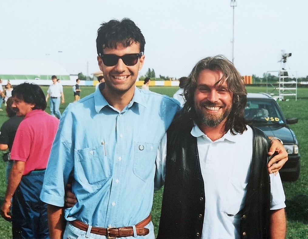 Con Cico Falzone, chitarrista, al raduno della sua band, i Nomadi, a Novellara nel maggio 1993