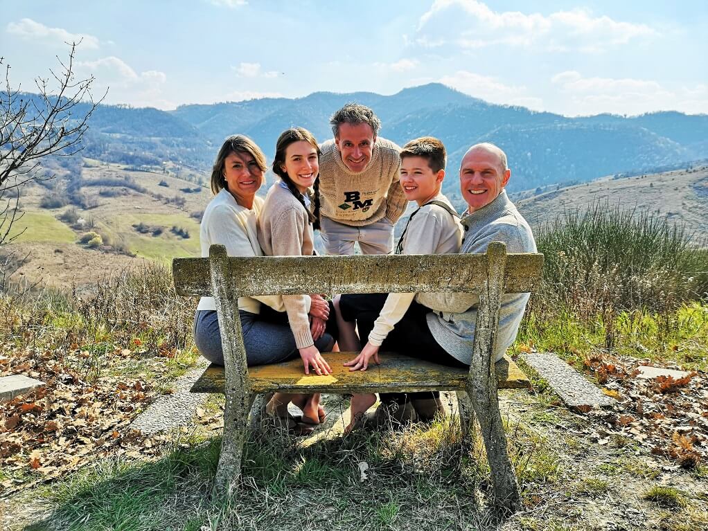 Fine riprese del corto Oltre la Panchina: da sin. Michela Allodi, Francesca Casaretti, Fabrizio Marcheselli, Giovanni Ficai e Alberto Casaretti, Votigno di Canossa 2022