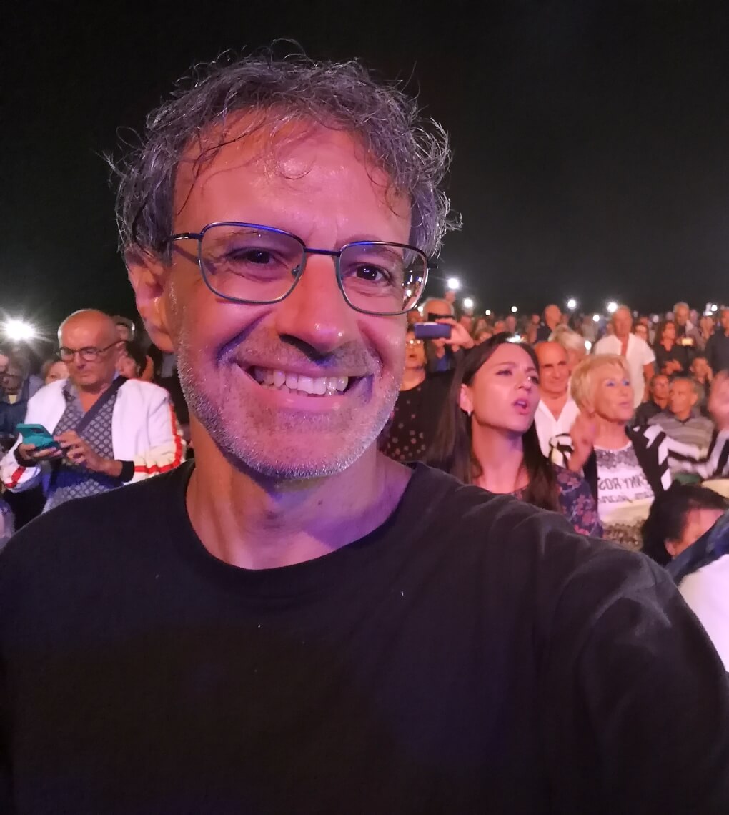 Uno dei tanti concerti pieni di pubblico a Gatteo Mare, Arena Rubicone, estate 2022