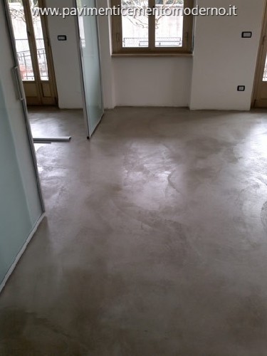 Pavimento in cemento spatolato a mano Pavimento in cemento spatolato