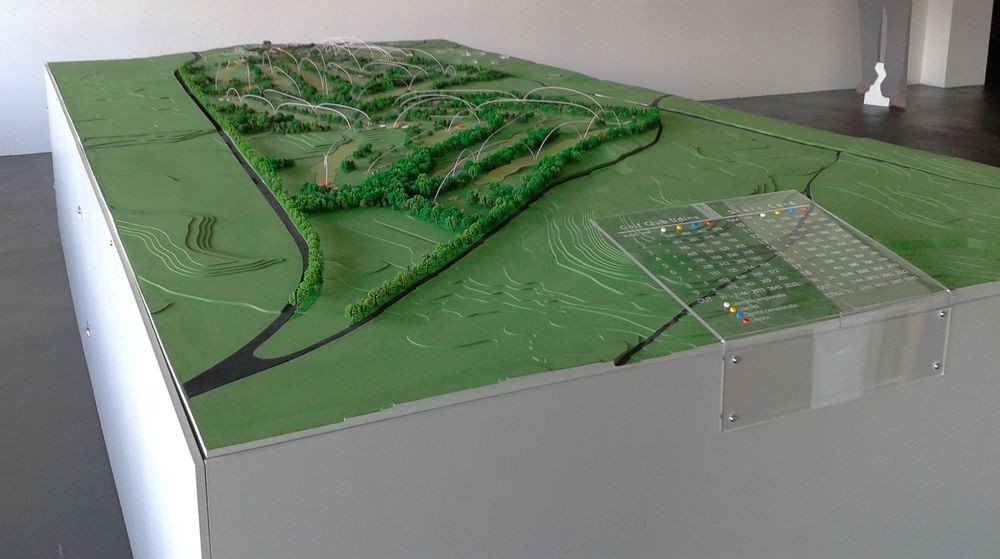 modello in scala 1:500 di un Golf Club - dimensioni modello: 400 x 200 cm 