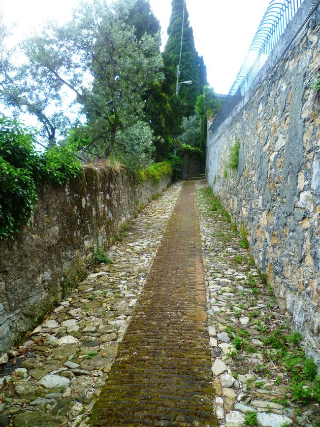 Via superiore alla chiesa di S.Ilario