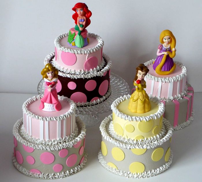 Choose your Princess - torte a due piani di piccole dimensioni